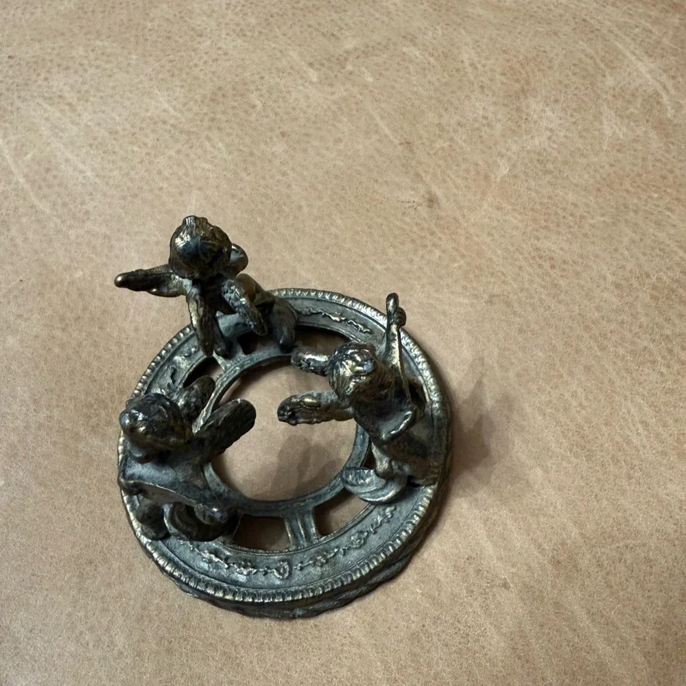 Beautiful Angelic Metal 3 Cherub Watch Holder / Stand Playing String Instruments